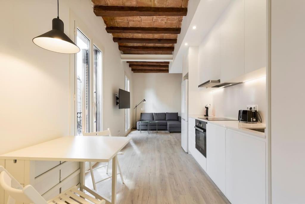 Modern And Bright Well Located In Gracia