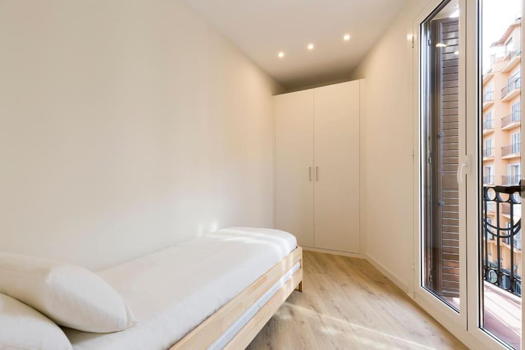 Modern And Bright Well Located In Gracia Barcellona